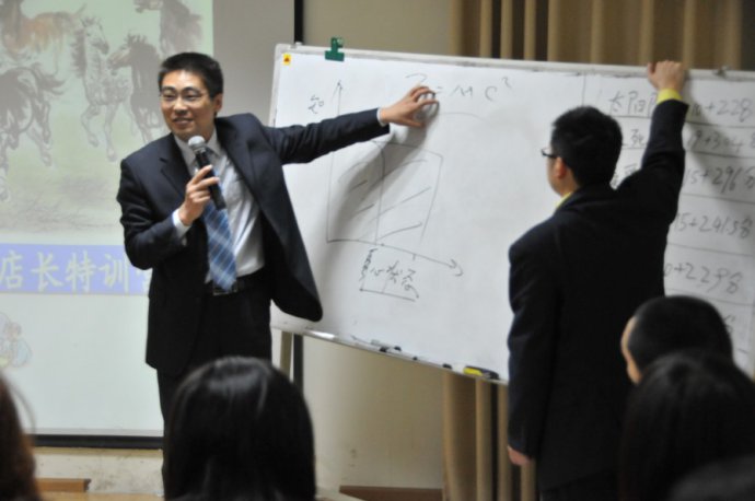 李建軍老師《路尚鞋業(yè)銷售技巧培訓(xùn)》課程現(xiàn)場(chǎng)_01