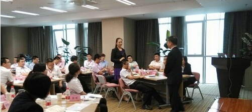 林志煌老師授課照片_資產(chǎn)配置模式下高凈值客戶開發(fā)及維護1.jpg