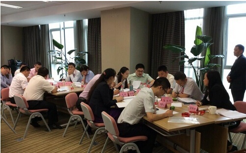 林志煌老師授課照片_資產(chǎn)配置模式下高凈值客戶開發(fā)及維護.jpg
