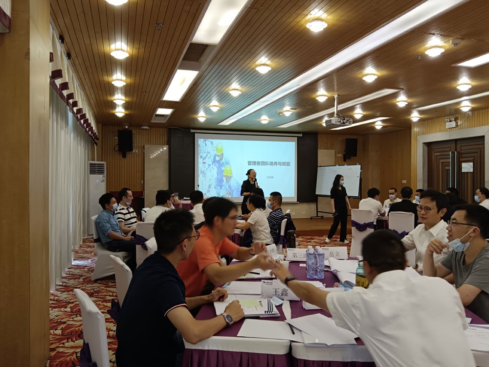 王吉鳳老師授課照片_廣州電力管理者團隊培養(yǎng)與賦能.jpg